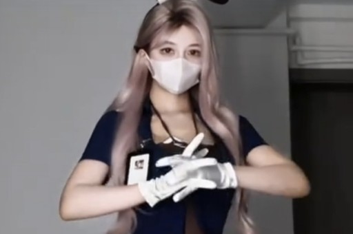 黄一鸣直播带娃被扒欠款55万、限高！王思聪不回应真不是没理由